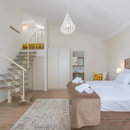 Cypressa Villa Tar-Vabriga