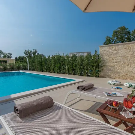 Cypressa Villa Tar-Vabriga