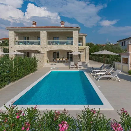 Cypressa Villa Tar-Vabriga
